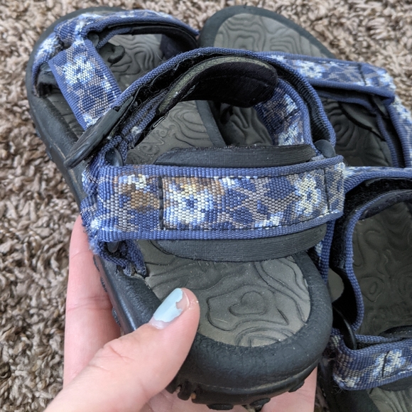 Teva Thick Strap Sandals with Blue Floral Pattern - Picture 9 of 11